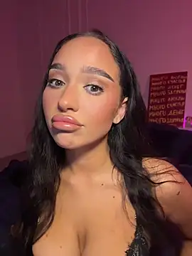 CardiSweetBaby Adlı Modelin Canlı XXX Sohbeti