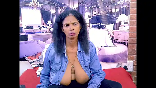 IndianVanya4u2u Live XXX-Chat