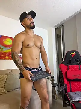 Chat +18 de Ezzio_Scolaro ao vivo