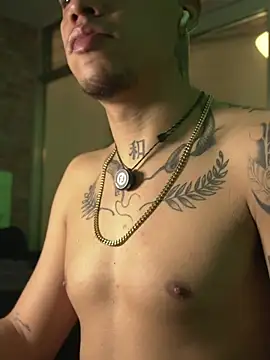 Chat +18 de AlphaMasterXxx ao vivo