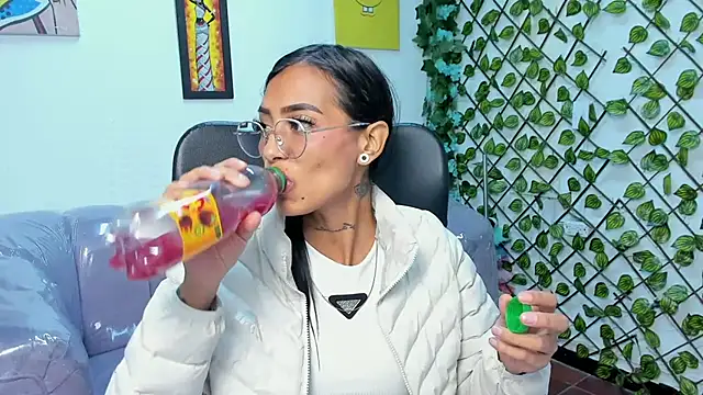 Živý XXX chat KarlaSlutSkinny__