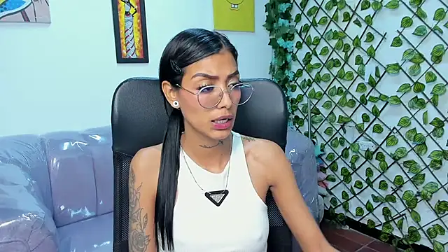 KarlaSlutSkinny__ Live XXX-chat