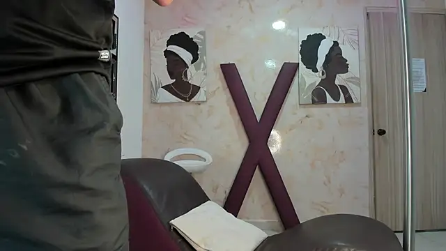 PRETTY_FEM live XXX chat