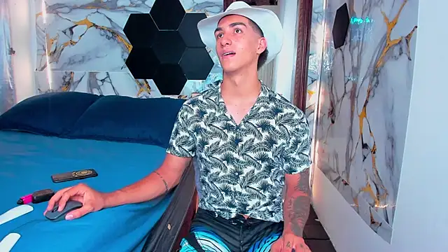 Goldendesirexx's Live XXX Chat