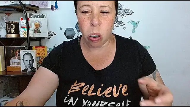צ'אט XXX בשידור חי של LauraMallioni