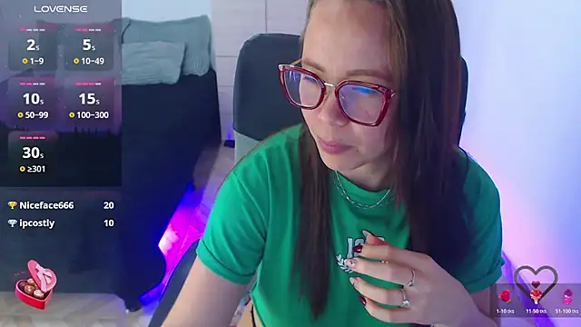 SharonR1's Live XXX Chat