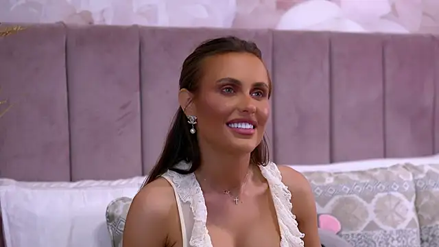 AnaisBellas' Live XXX Chat