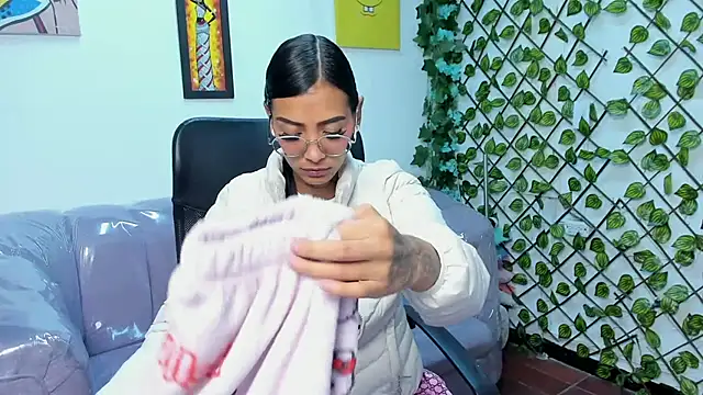KarlaSlutSkinny__ – Naživo XXX chat