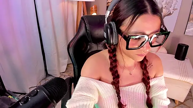 Czat XXX na żywo – charlotte_bluee