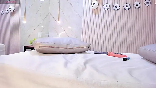 Chat +18 de kimberly_montiel ao vivo