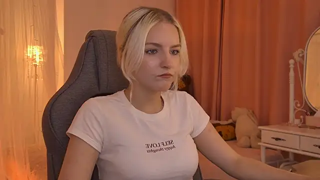 צ'אט XXX בשידור חי של ViolaMore