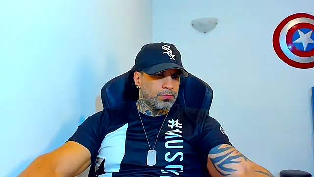 JoshRigby Show in webcam