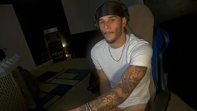 Kylewhitedgs' Webcam Show