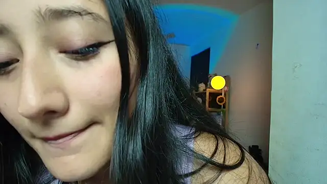 Hinata_21_'s Live XXX Chat