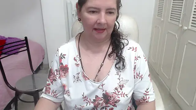 leonela_69: онлайн-секс-чат