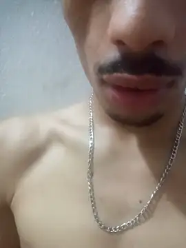 dzshbh2005's Live XXX Chat