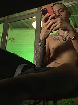AlphaMasterXxx – Naživo XXX chat
