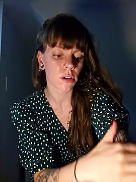 EmilieEdelana Chat XXX live