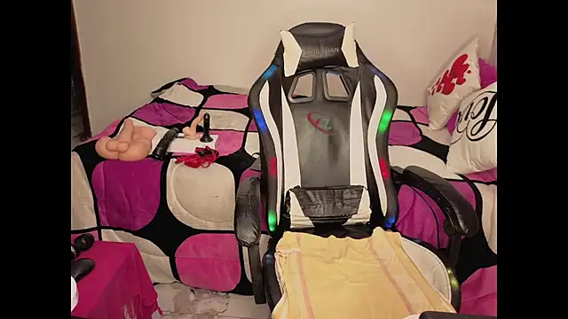 Chat +18 de Pretty-shally ao vivo