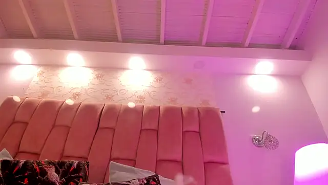 aishathorneeのライブXXXチャット