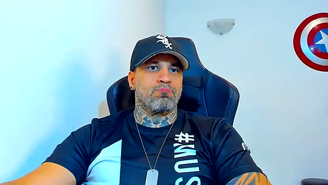 JoshRigby Show in webcam