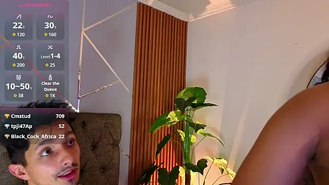 Chat +18 de charlottee_white ao vivo