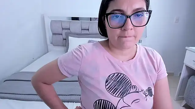 צ'אט XXX בשידור חי של Camilaa_bueno