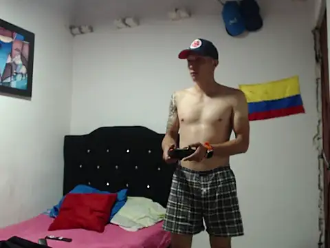 Stiiveen777 Adlı Modelin Canlı XXX Sohbeti