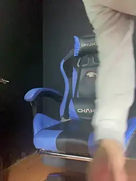 DickMasterfindom's Live XXX Chat