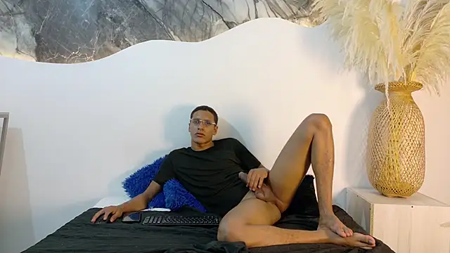 lucas837481's Live XXX Chat