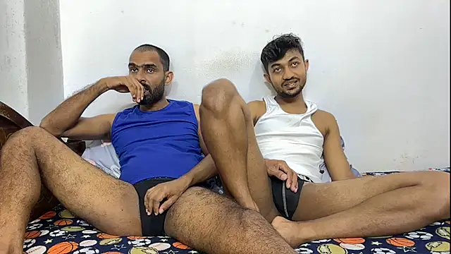 DesiDaddyandSon Adlı Modelin Canlı XXX Sohbeti