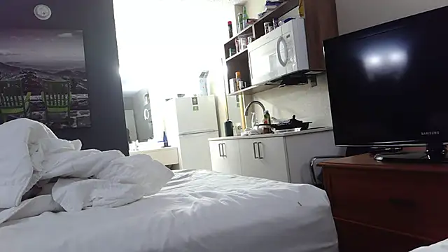 Kcruisemysteryclouds' Live XXX Chat