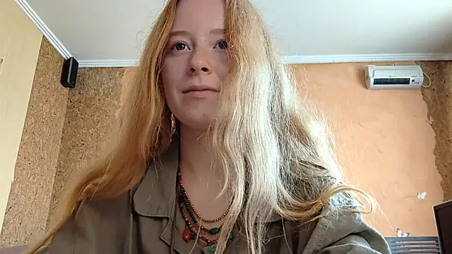 Chat +18 de KateVibe_01 ao vivo