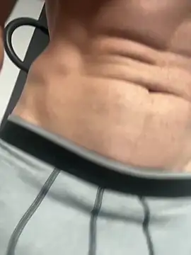 Bumbastic6Pack Adlı Modelin Canlı XXX Sohbeti