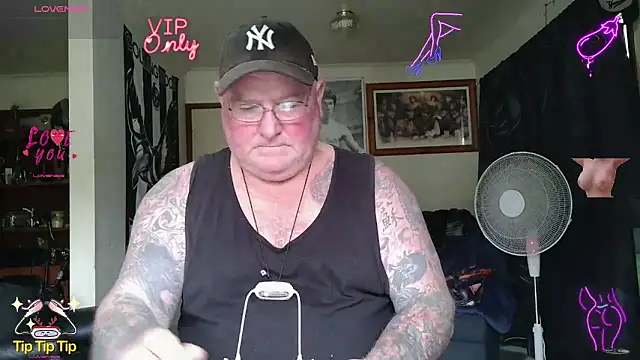 KINKYBLUEYES69 Show Webcam