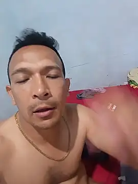 Chat +18 de SkinnyLatinaCuckoldCouple ao vivo
