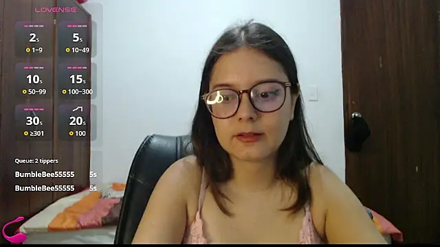 צ'אט XXX בשידור חי של MadieeLorez