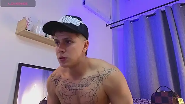 Chat XXX en directo de ASHTON_HILS