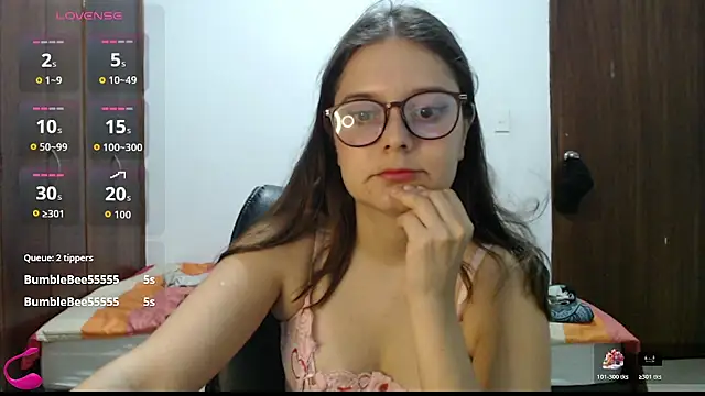 Chat +18 de MadieeLorez ao vivo