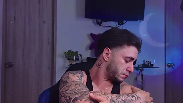 Latino_stud4u's Live XXX Chat