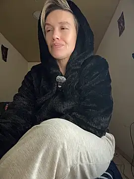 MARILYNKOVANOVA Adlı Modelin Canlı XXX Sohbeti