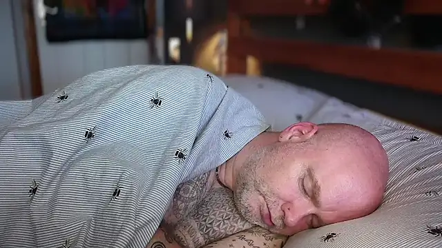 Tattooed_Dilf_01 Adlı Modelin Canlı XXX Sohbeti