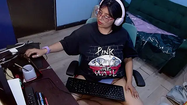 ohmysqueak's Live XXX Chat