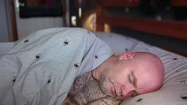 Chatroom XXX en direct de Tattooed_Dilf_01