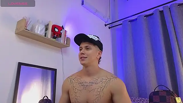 ASHTON_HILS élő XXX-chatje