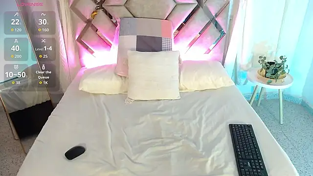 MilaMonroeX's Live XXX Chat