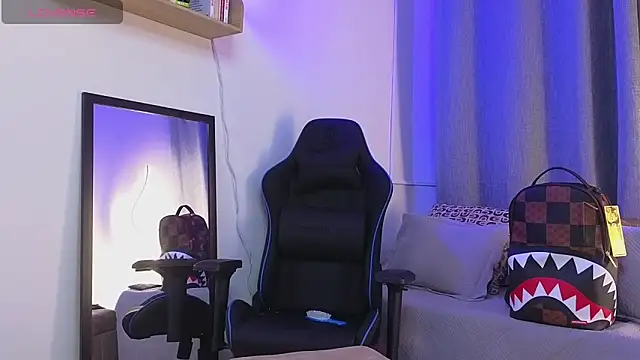 ASHTON_HILS Live XXX-Chat