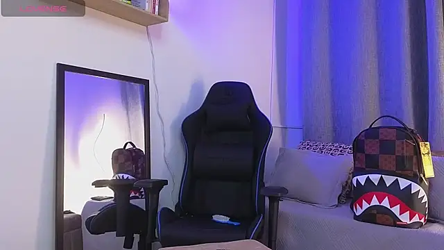 ASHTON_HILS – Naživo XXX chat