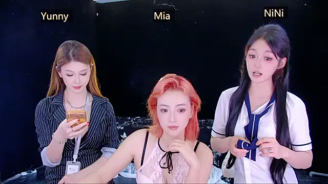 Živý XXX chat MiNi-U