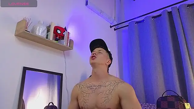 Онлайн чат XXX ASHTON_HILS